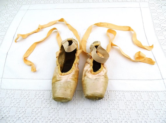 Vintage Pink Satin Girls Pointe Ballet Dance Shoes with Ribbons, Worn Shabby Ballerina Costume Shoe Size 4 with Leather Sole Made in England