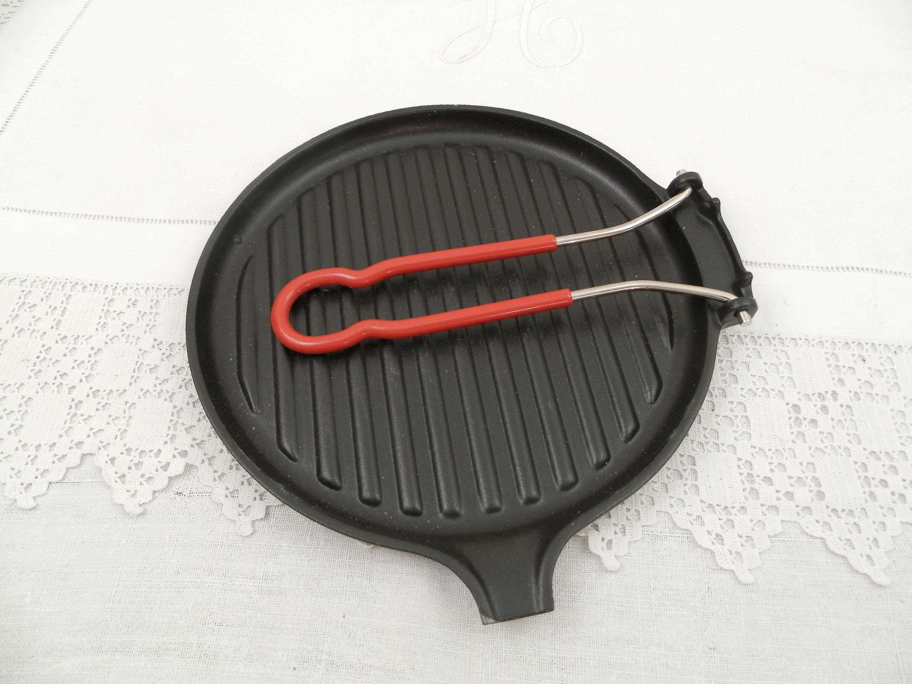 Vintage Unused French Le Creuset Cast Iron Grill Pan with Folding
