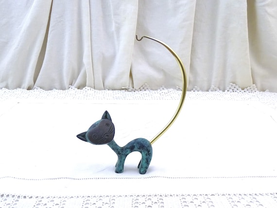 Vintage Mid Century Walter Bosse Cat Ring Holder Made of Vert de Gris Patina Bronze Metal, Retro Designer Stylized Pussy Cat with Big Tail