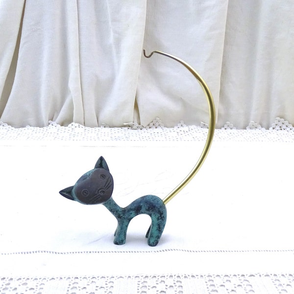 Vintage Mid Century Walter Bosse Katzen Ring Halter aus Vert de Gris Patina Bronze Metall, Retro Designer stilisierte Pussy Katze mit großem Schwanz