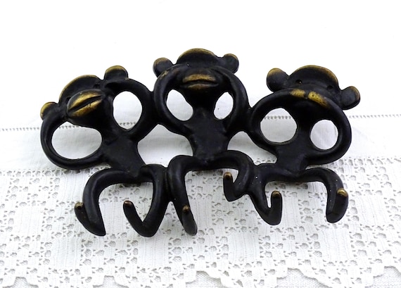 Vintage Mid Century Austrian Bronze Cast Black 3 Monkeys Key Hanger by Walter Bosse, Retro 1960s Designer Wall Mounted Towel Hooks Austria