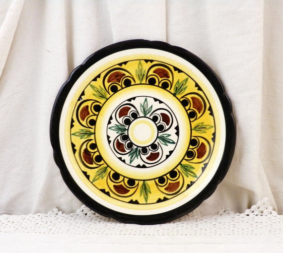 French Vintage Hand Painted Wall Ceramic Plate in the Breton Style in Yellow, Black and Brown, Retro Wall Mounted Decorative Pottery Plate