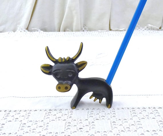 Vintage Mid Century Modern Walter Bosse Austrian Bronze Black and Gold Cow Pen Holder Figurine, Retro 1960s Desk Tidy Accessory from Vienna