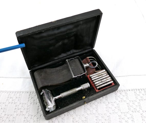 Antique Boxed 7 Day CV Heljestrand Eskilstuna Sweden Safety Wedge Blade Safety Razor with Leather Strop Belt, Retro Shaving Complete Set