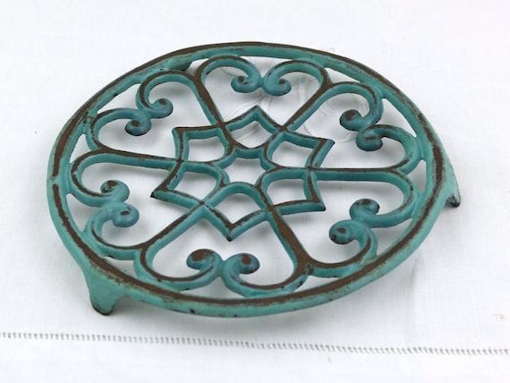 Antique French Traditional Pale Green Enamel Round Trivet, Retro Metal Plant Stand, Farmhouse Kitchen Heat Mat, Country Cottagecore Decor