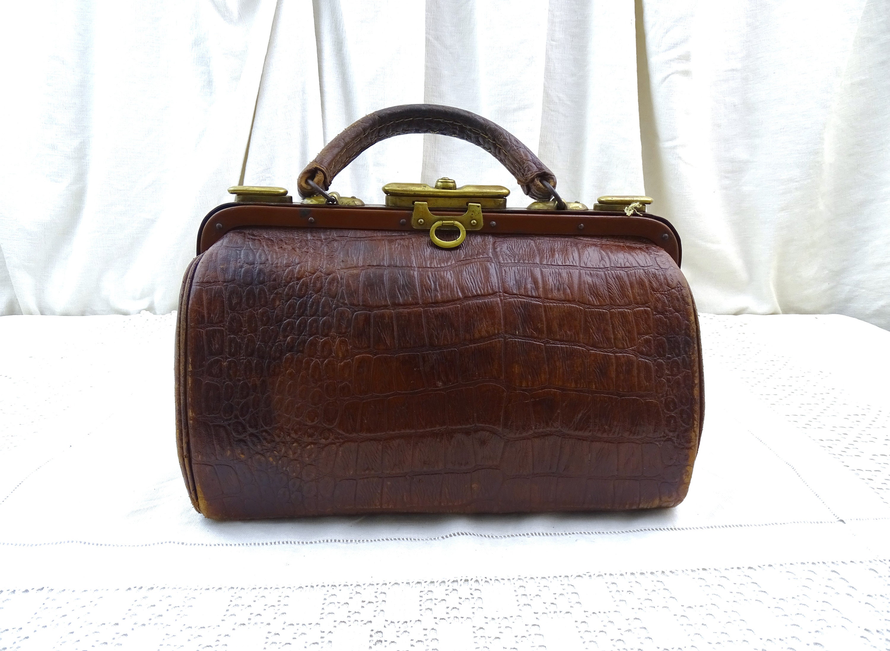 Vintage bag (doctor bag?) : r/Louisvuitton