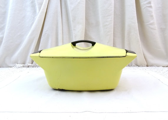 Vintage French Mid Century 1950s Designer Yellow Enameled Cast Iron Le Creuset 35 Cooking Pan / Pot and Lid by Raymond Loewy, Retro Kitchen