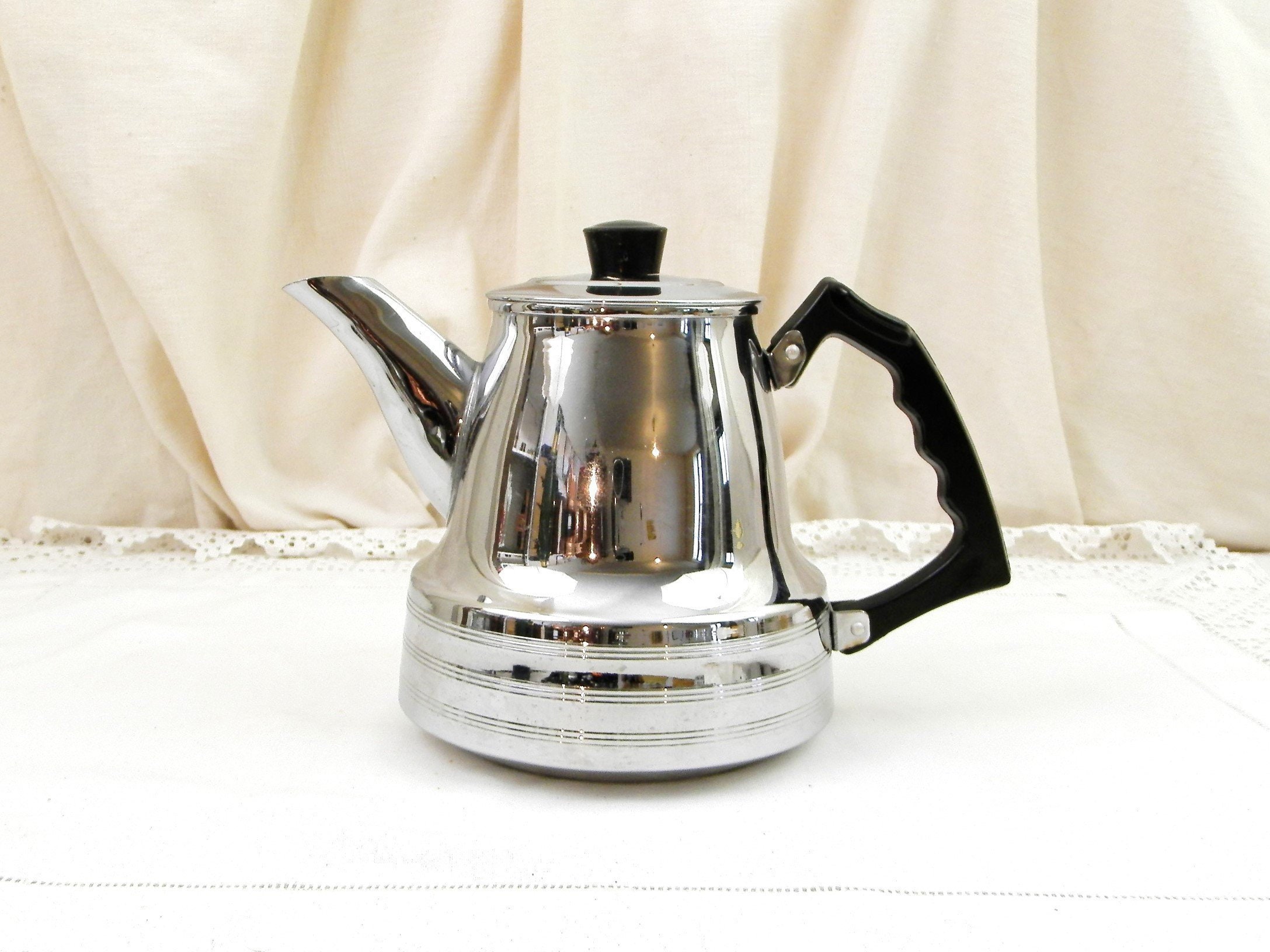 Retro Tea Kettle, Vintage & Old Fashioned Tea Pots