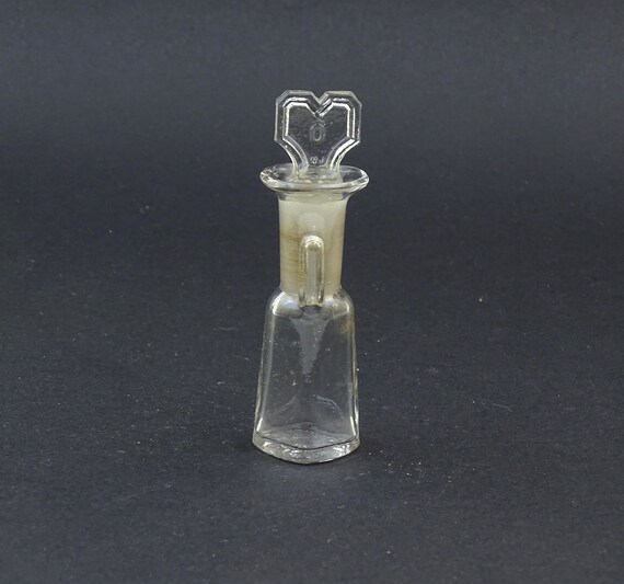 Antique French Small Clear Glass Perfume Bottle with Heart Shaped Stopper and Pouring Spout, Retro Apothecary Essiental Oil Jar from France