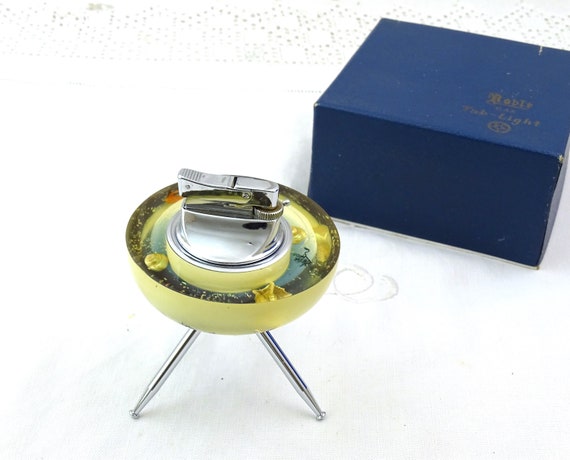 Vintage Mid Century Atomic Unused Resin Roble Table Lighter with Ocean Sea Shells and Original Box, Retro 1960s Space Age UFO Smoking Light
