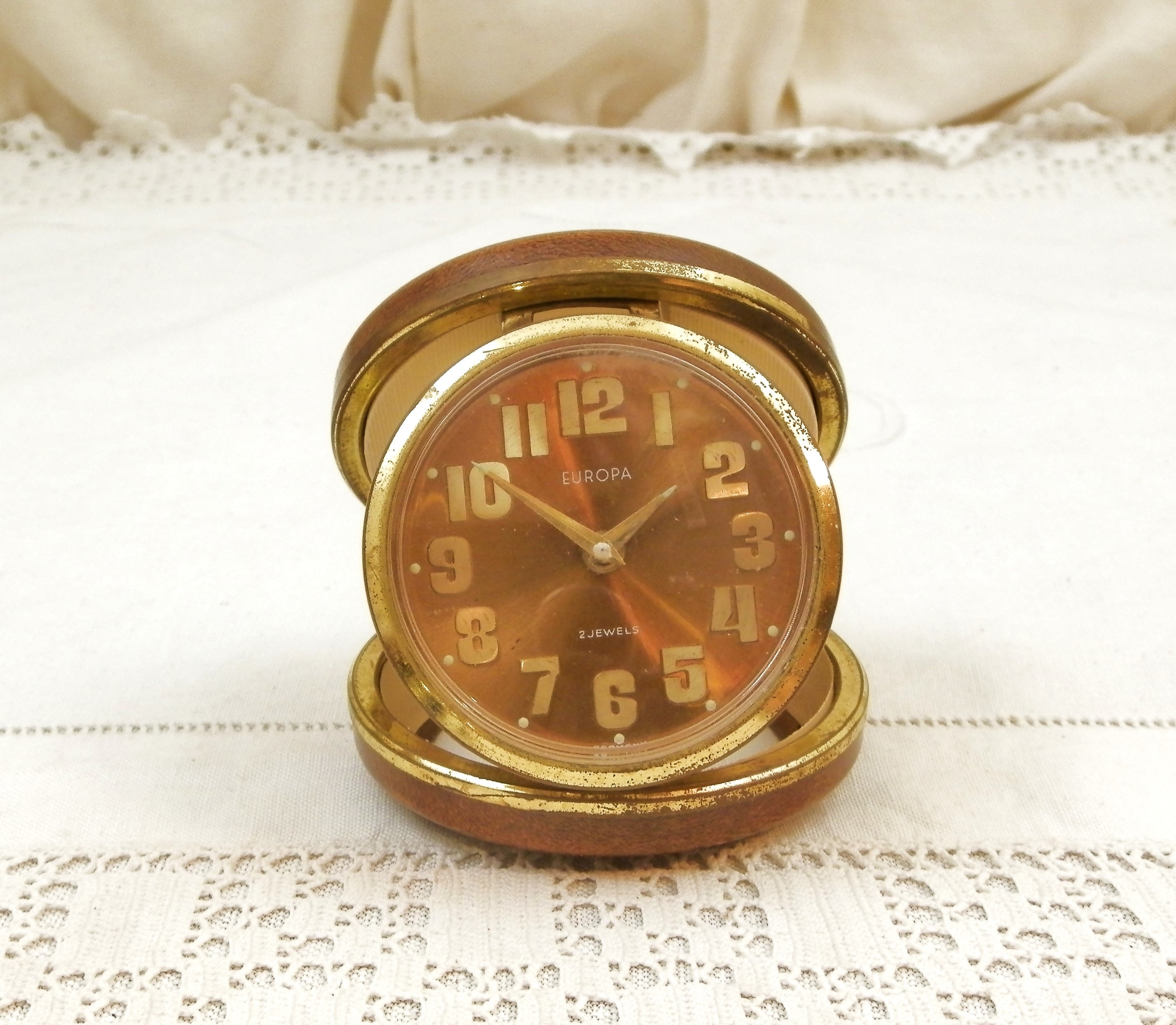 Working Vintage Round Folding Mechanical 2 Jewel Travel Alarm Clock by