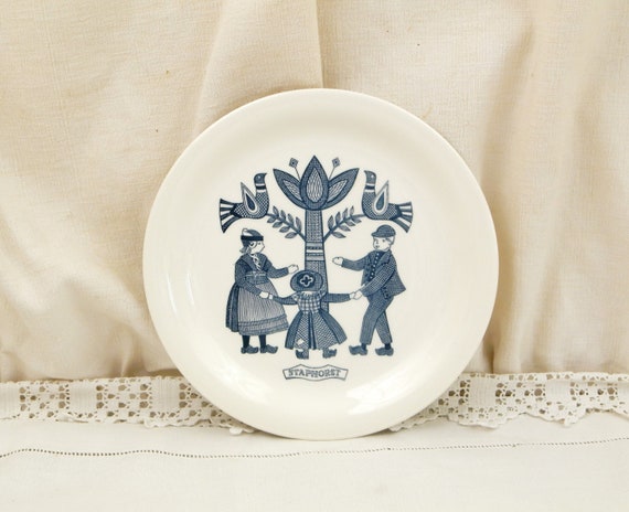 1 Vintage 1960s Collectible Dutch Royal Sphinx Sandwhich Plate with Folk Art Design National Dress of the Town of Staphorst Made in Holland