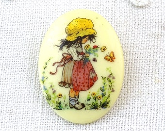 Vintage 1970s Holly Hobbie Oval Brooch, Retro 70s Rag Dress Girl with Large Bonnet Illustrated Pin, 1980s Jewelry Accessory from France