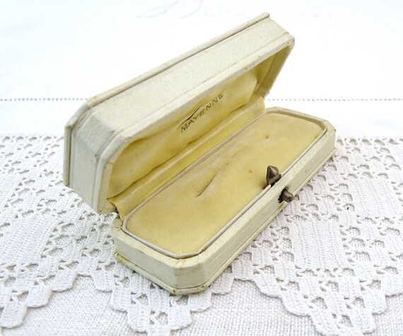 Long Vintage French 1950s White Leather Broach Presentation Case, Retro Jewelry Pin Box from France with Satin and Velvet Interior