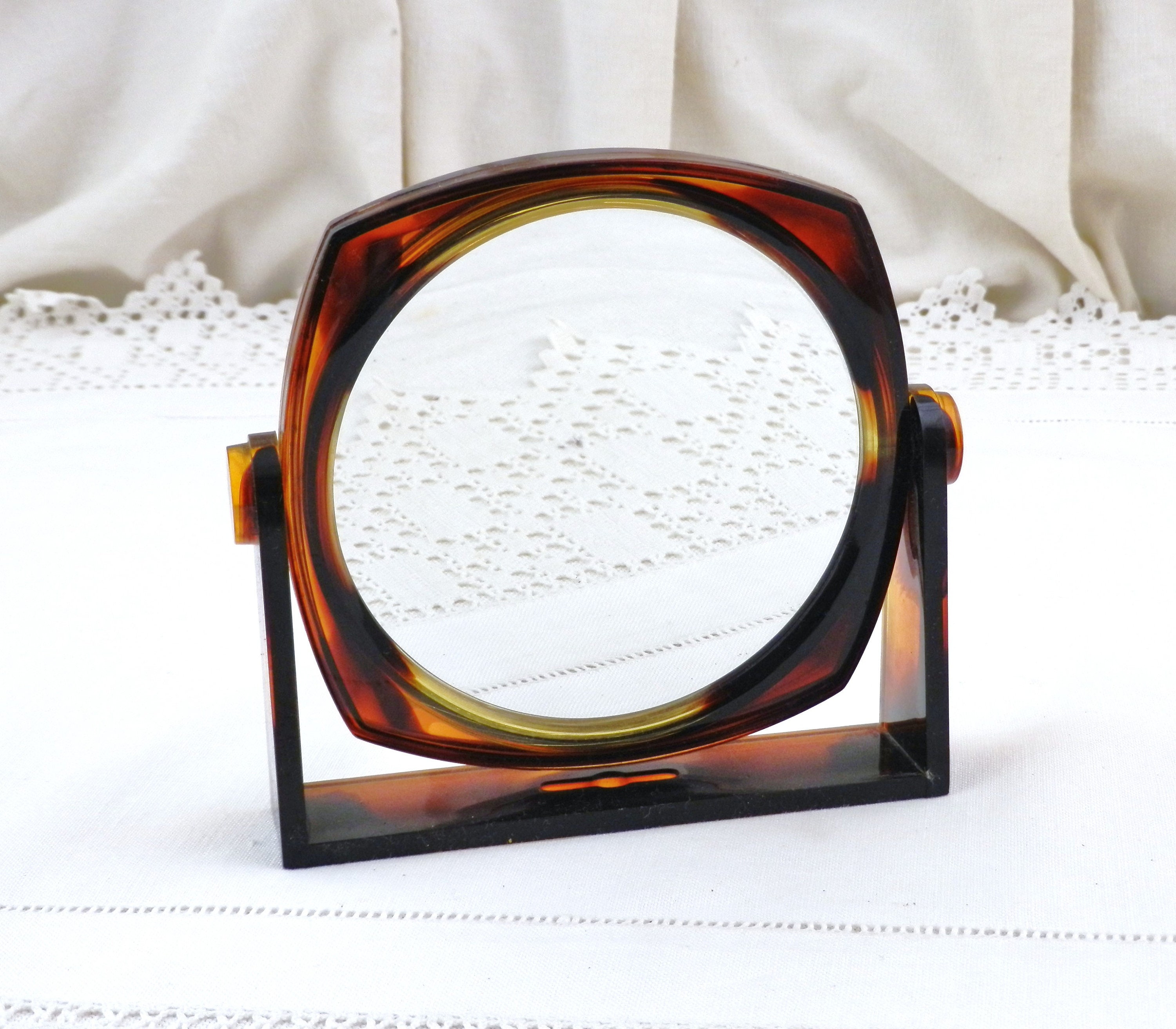stand up magnifying mirror