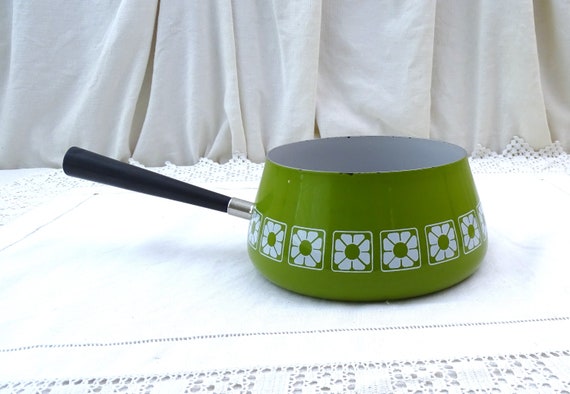 Vintage French Mid Century Green Enamel Saucepan with Stylized Flower Pattern, Retro 70s Colorful Avocado Green Cooking Pan from France