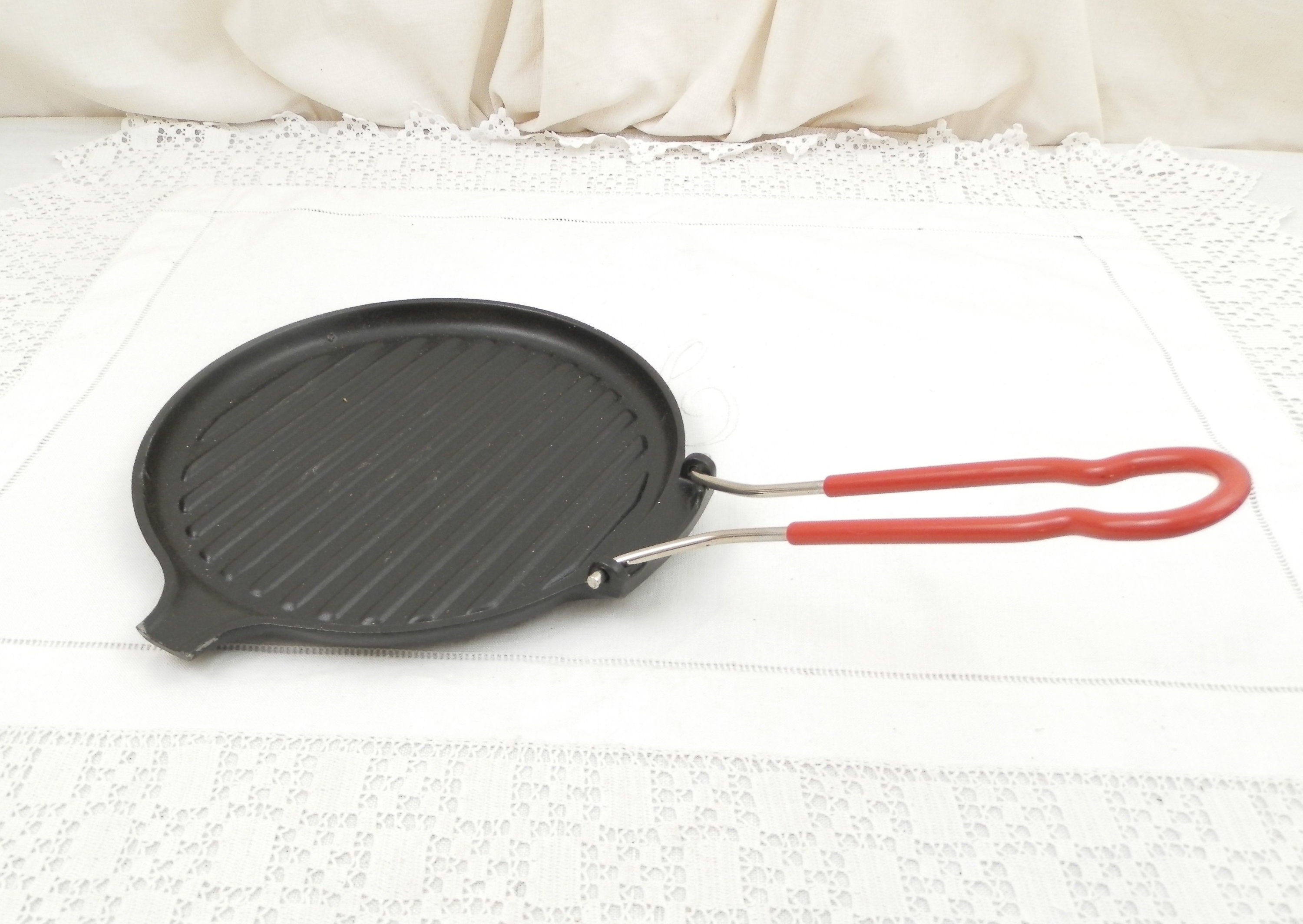 Vintage Unused French Le Creuset Cast Iron Grill Pan with Folding