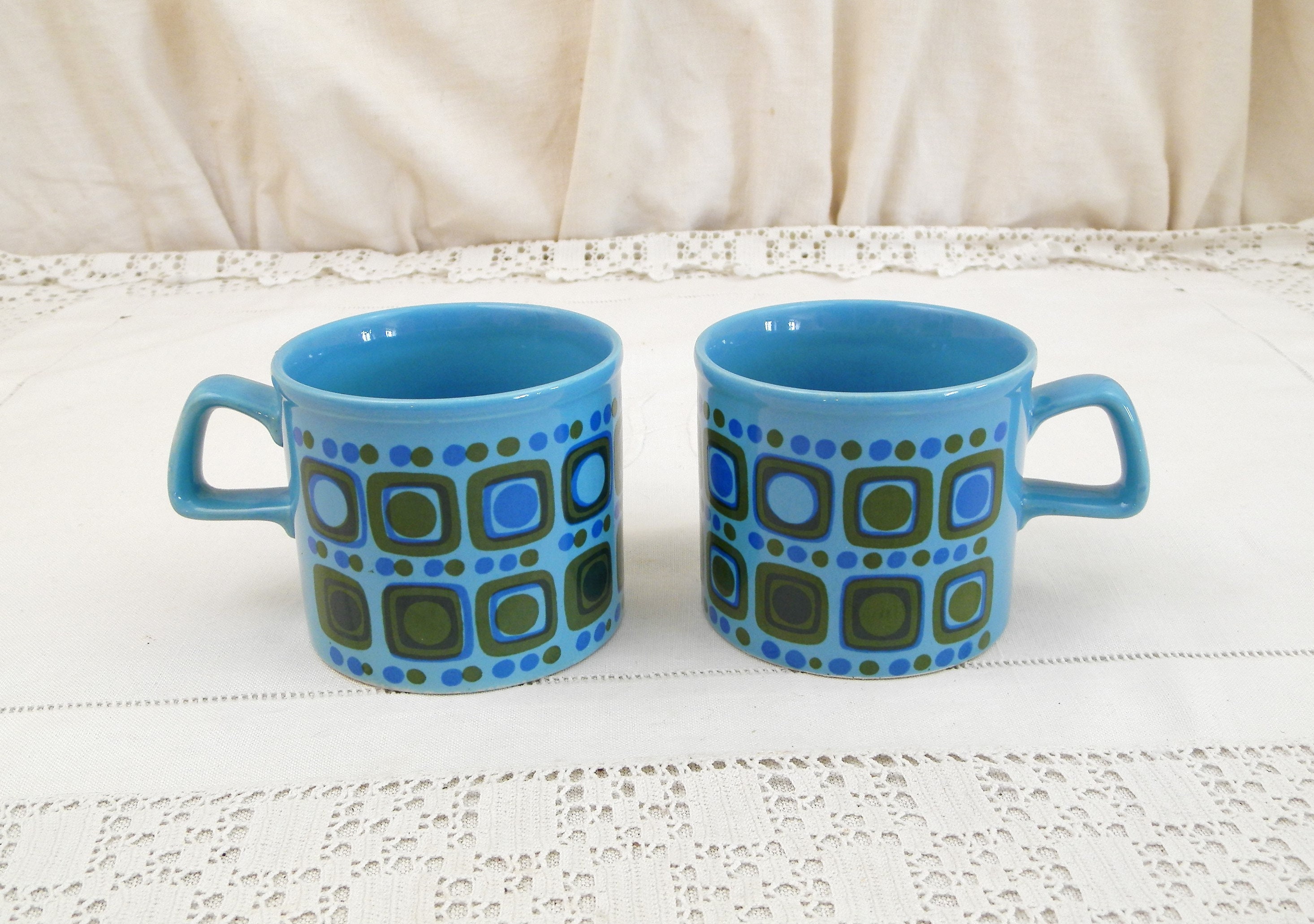 Retro mugs deals