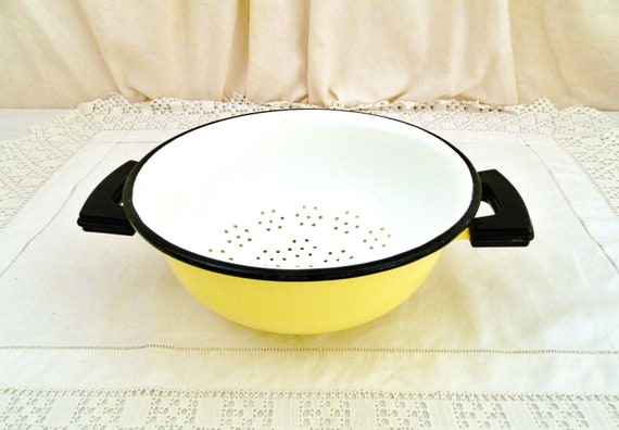 Vintage 1960s Mid Century French Yellow and White Enamelware Strainer with 2 Black Handles, Retro 1960s Enamel Colander Aubecq France