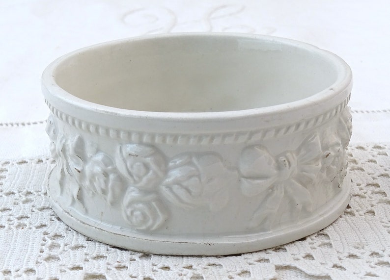 Antique French White Glazed Powder Pot with Classical Cherub Roses and Ribbon Pattern, Vintage Ceramic Bonbonnière Romantic Angels Design image 7