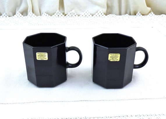 Set of 2 Unused Vintage 1980s French Arcoroc Black Milk Glass Mugs, Retro Pair of Coffee Cups in the Memphis Group Style from France