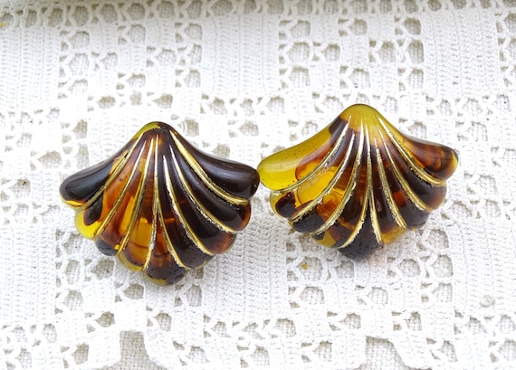 Vintage 1980s Large Resin Shell and Gold Clip On Earrings, Retro Hollywood Regency 80s Dynasty Series Fashion Accessory from Paris France