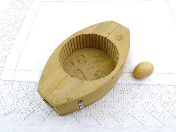 Large Vintage French Unused Round Wooden Butter Mold Flower Pattern and Hinged Sides in Excellent Condition, Farmhouse Country Diary France