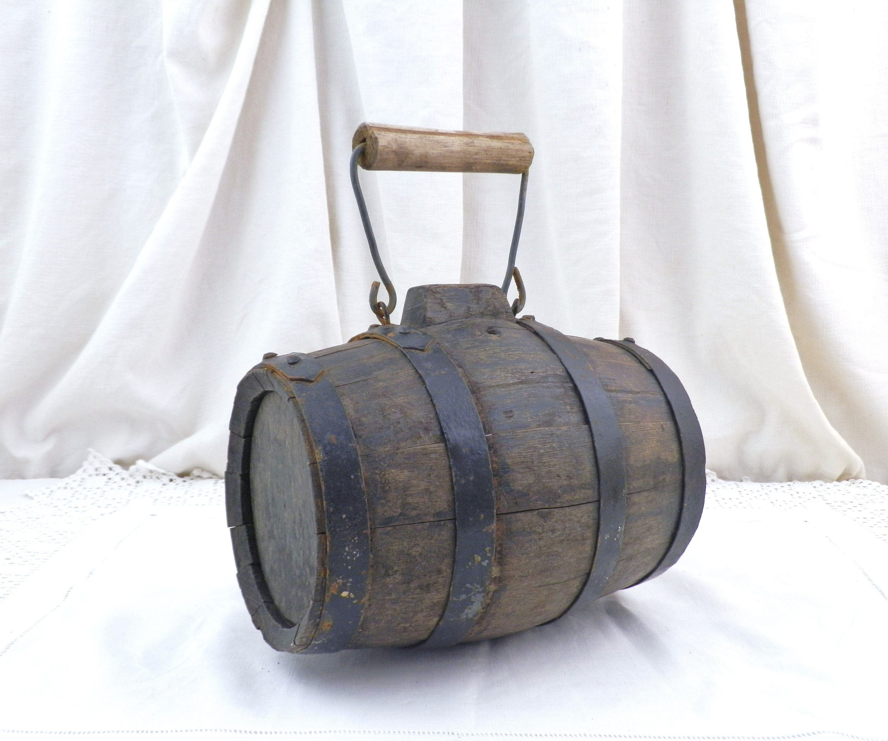 Antique Iron Small Bucket Wine Barrel with Handle - China Metal