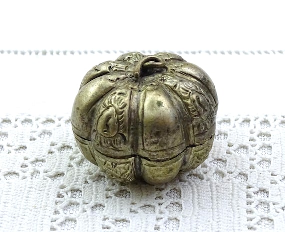 Antique South East Asian Pumpkin Shaped Betel Box in Silver Tone Metal, Retro Collectible Vegetable Pill Box Asia, Curio Jewelry Container