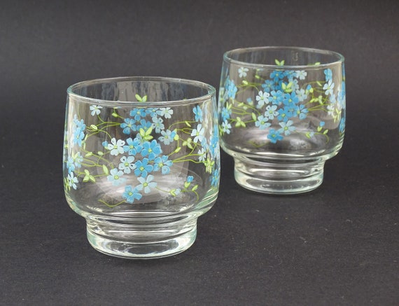 2 Vintage French Mid Century Drinking Glasses with Small Blue Flower Pattern, Pair of 1970s Arcopal Clear Glass Tumblers