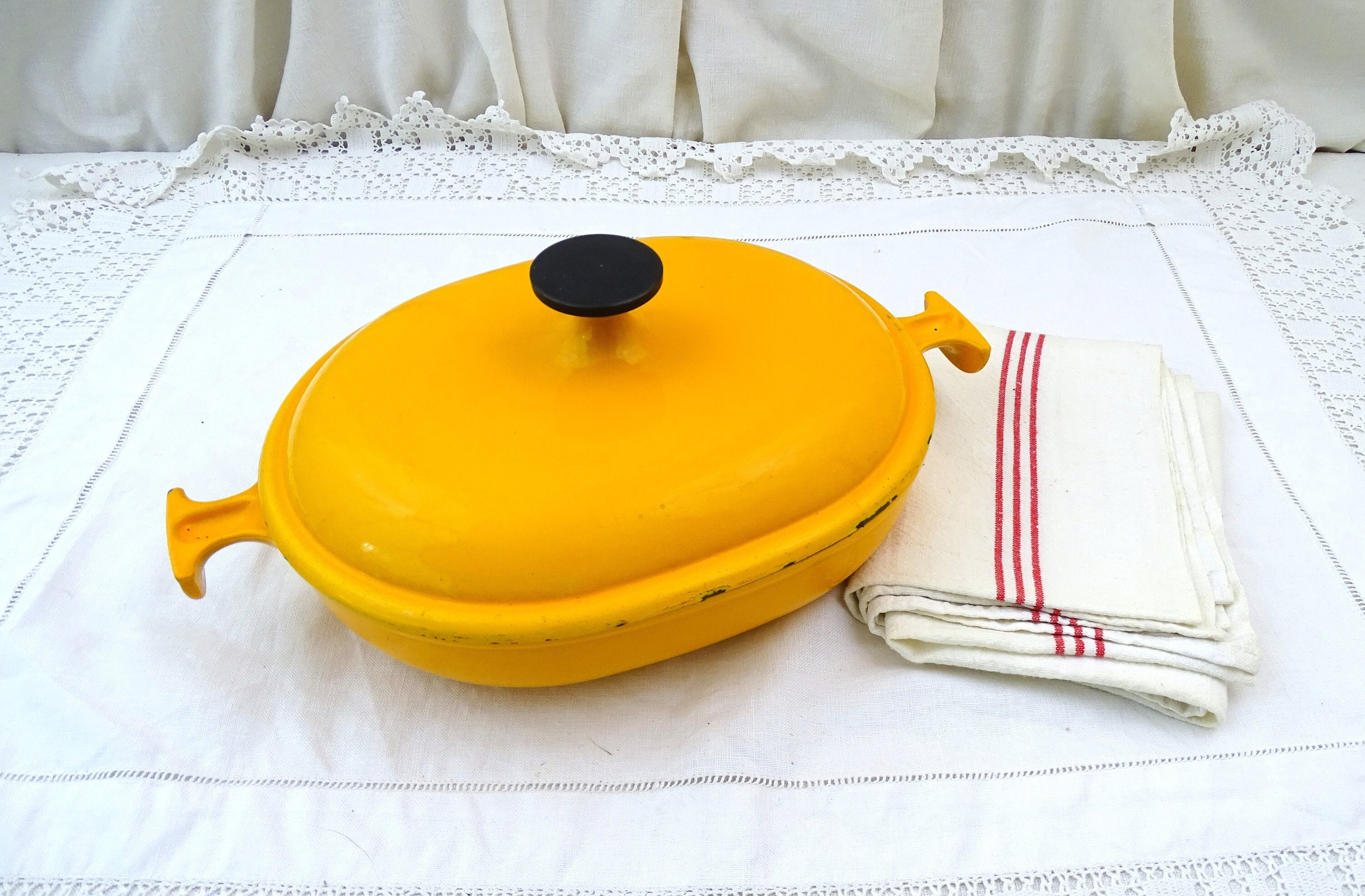 Sells Vintage Le Creuset Products – SheKnows