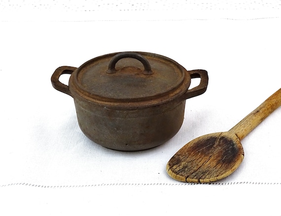 Small Toy Vintage French Cast Iron Cooking Pot with 2 Side Handles, Tiny Retro Le Creuset Casserole Style Pan from France, Kids Cooking Item