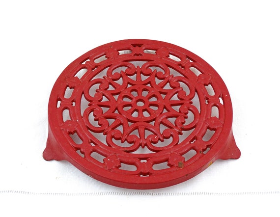 French Vintage Round Bright Red Enameld Cast Metal Kitchen Trivet by Decotec, Retro Country Kitchenware from France, Cooking Heatmat