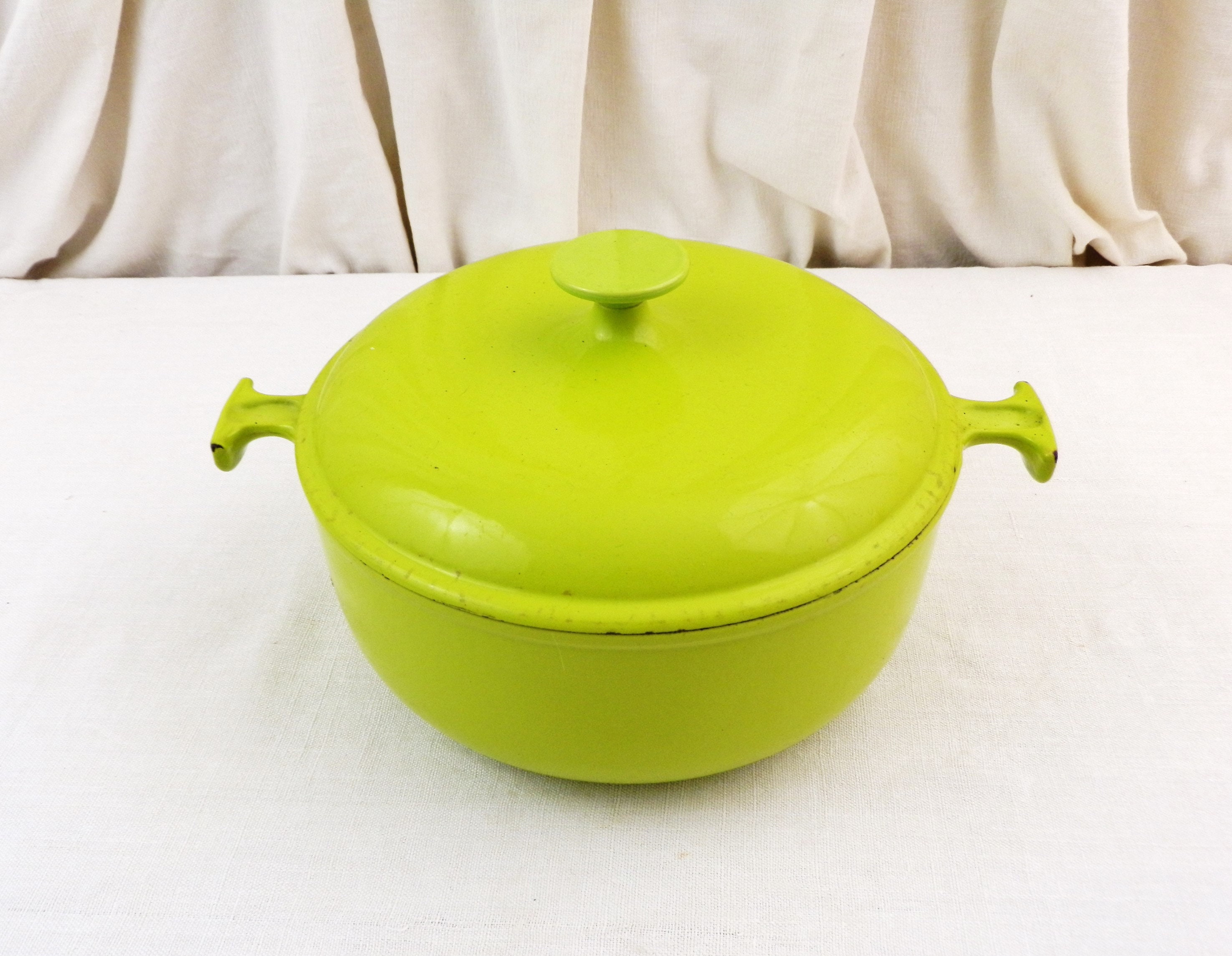 Vintage Large Enamel Dutch Oven Cooking Pot, Green With Retro Floral  Design. 