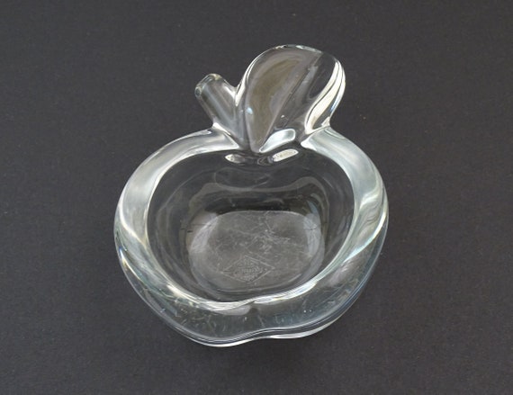 Vintage French Lead Cristal Clear Glass Apple Shaped Ashtray by Verrerie Cristallerie de Vannes-le-Châtel, Fruit Trinket Dish in Clear Glass