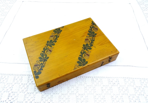 Antique French Artists Paints Colors Empty Wooden Box with Horse Chestnut Pattern in the Lid, Retro Art Painting Accessory from France