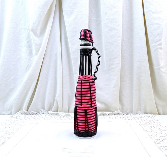 Vintage Spanish Mid Century Pink and Black Covered Woven Viresa Bottle in Vinyl Cord, Retro MCM 1960s Decorative Bottle, Curio Brocante