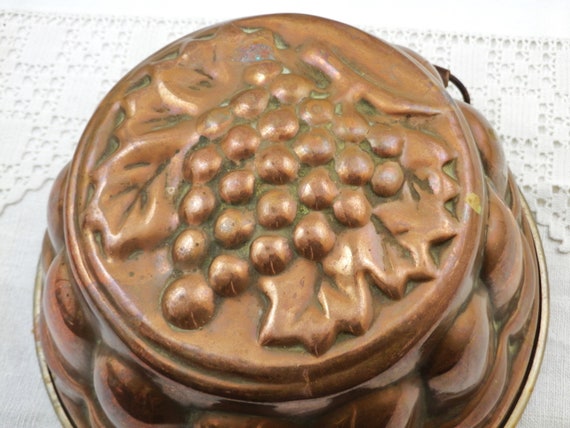 Vintage French Round Copper and Tin Lined Cake Mold with Grape Pattern, Retro Country Farmhouse Kitchen Decor from France, Jello Pan