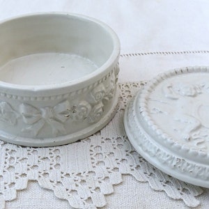 Antique French White Glazed Powder Pot with Classical Cherub Roses and Ribbon Pattern, Vintage Ceramic Bonbonnière Romantic Angels Design image 5