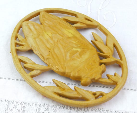 Vintage French 1980s Cast Iron Cricket Trivet Yellow Insect Hot Plate Holder Rustic Country Kitchen Decor Retro Metal Table Protector