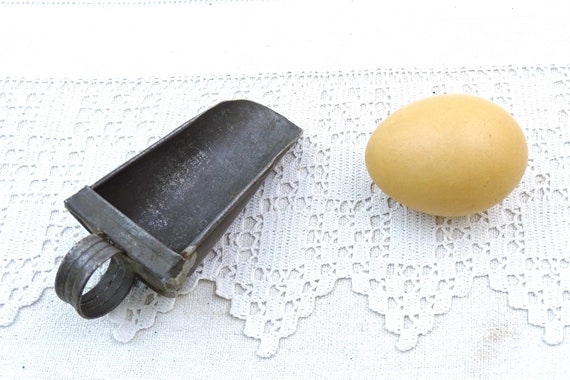 Small Vintage French Hand Scoop made of White Metal with Finger Holder, Retro Shop Accessory from France, Country Farmhouse Store Decor