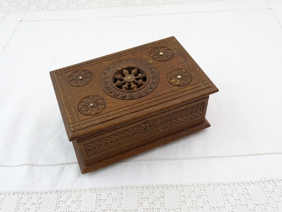 Vintage Breton Wooden Musical Jewelry Box, Retro Traditional Style Music Container made of Wood from Brittany France, Country Cottage Home