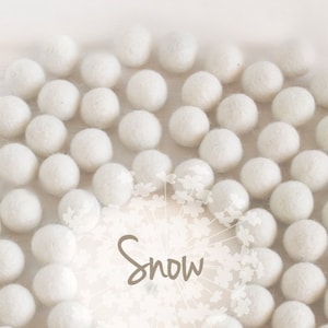 Wollfilz Pom-Poms - Größe ca. 2 CM - (18 - 20 mm) - 25 Filzpom-Poms - Farbe Schnee-8010 - 2 CM-Weiße Pom-Poms - Off White Filz-Pom-Poms