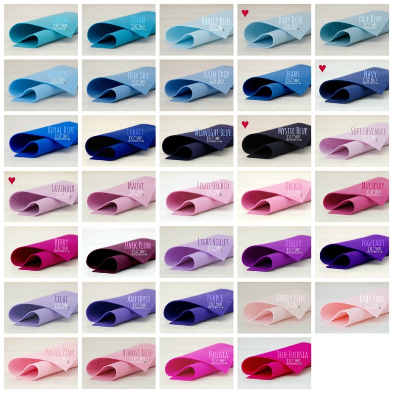 K&ouml;nnte beinhalten: Eine Sammlung von 30 Filzstoffproben in verschiedenen Farben, darunter Blau, Lila, Rosa und Rot. Jede Probe ist aufgerollt und mit dem Farbnamen beschriftet.