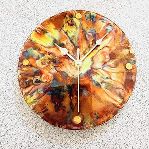 Relógio de parede em cobre/Cobre pintado com efeito chama/Relógio de parede artesanal em resina/Relógio de parede decorativo/Decoração de casa exclusiva/Decoração de parede para escritório