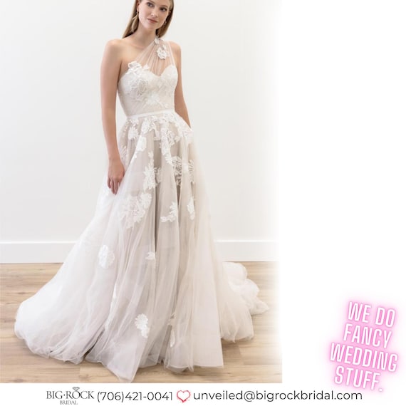 Floral Lace Wedding Dress, Unique A-line Wedding Gown, Plus Size Bridal Gown, Lace Bridal Dress, Women's Bohemian Wedding Dress, Bridal Gown