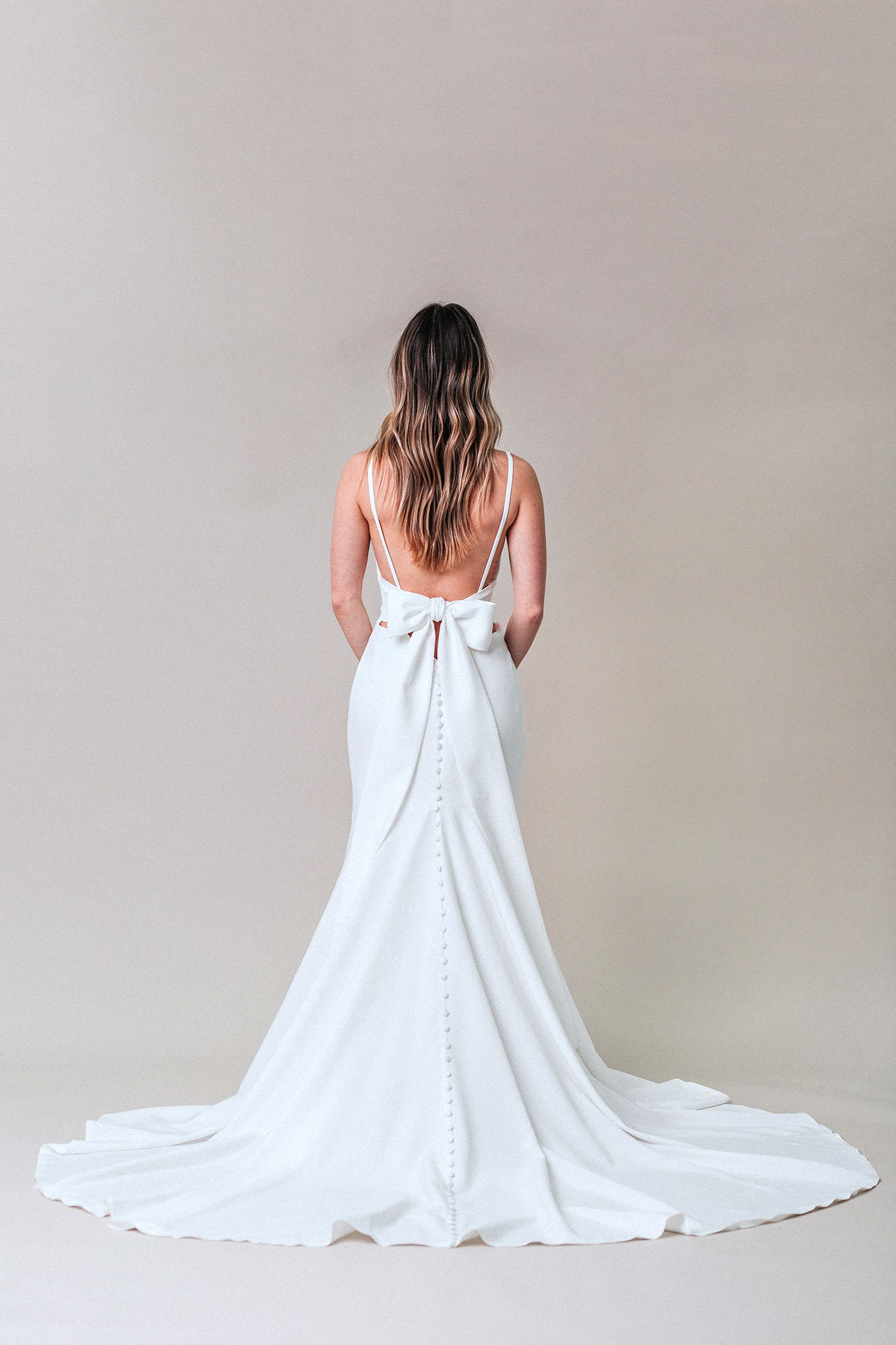 Low back wedding dress «Sapho» with bow