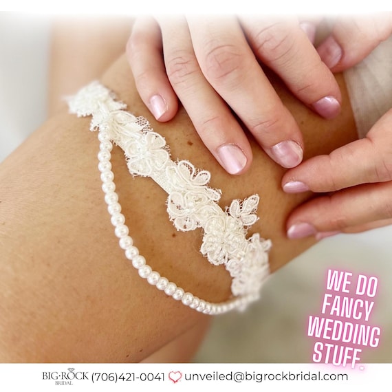 Pearl and Lace Wedding Garter for Bride, Lace Garter for Wedding, Bridal Garters, Garters for Wedding, Bride Gift, Bridal Shower Gift