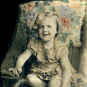 Exklusiv! Entzückendes kleines Mädchen ECHT 1930er Jahre FOTO. Vintage Foto digitaler Download. Vintage Kinderfotografie. Meine Mama!