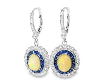 Pendientes colgantes Art Déco de oro blanco de 18 quilates con diamantes, ópalo y zafiro antiguos.
